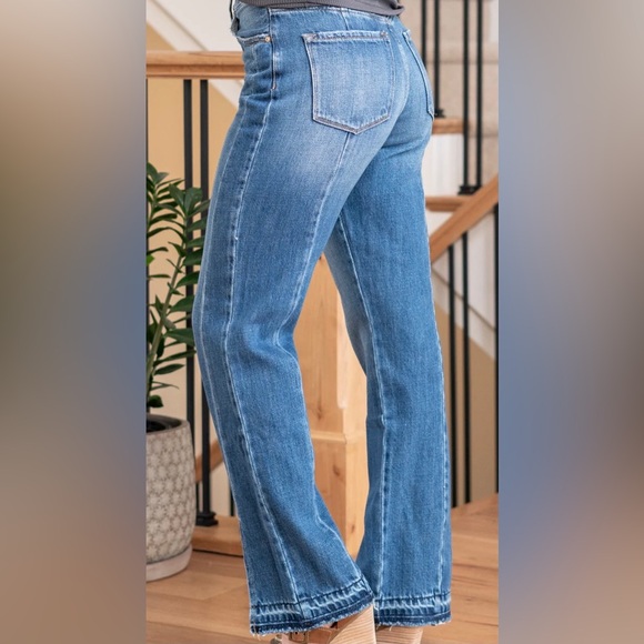 Women’s KanCan High Rice Split Hem Straight Jeans - Picture 3 of 7